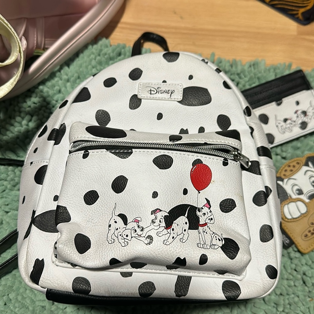101 Dalmatians book bag with two wallets